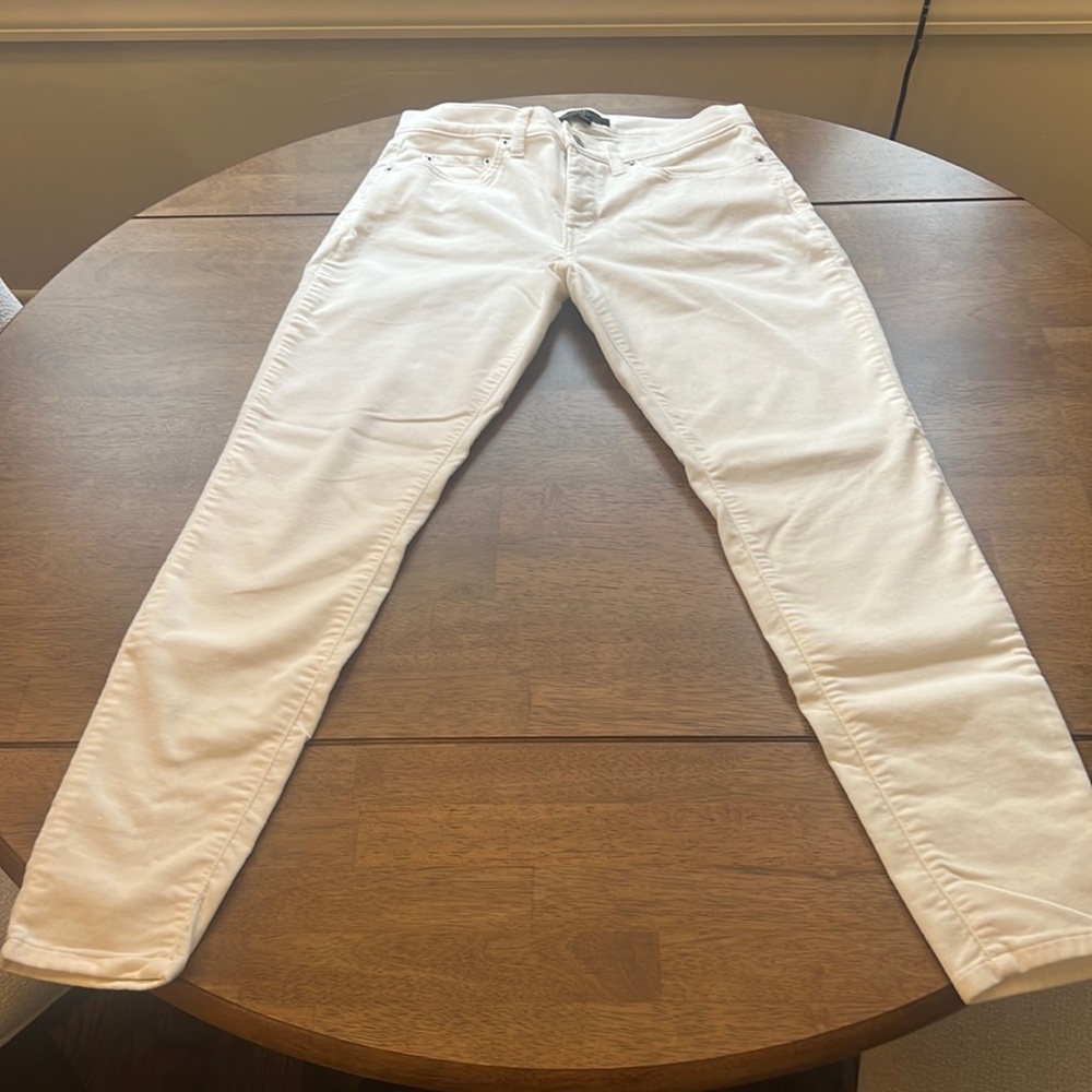 Banana Republic Factory, off-white velvet skinny fit jeans. Size 6